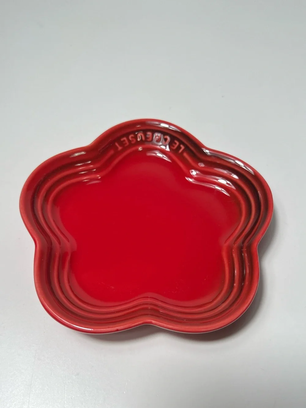 Le Creuset Stoneware Flower Petal Scalloped Trinket Dish Plate Tray